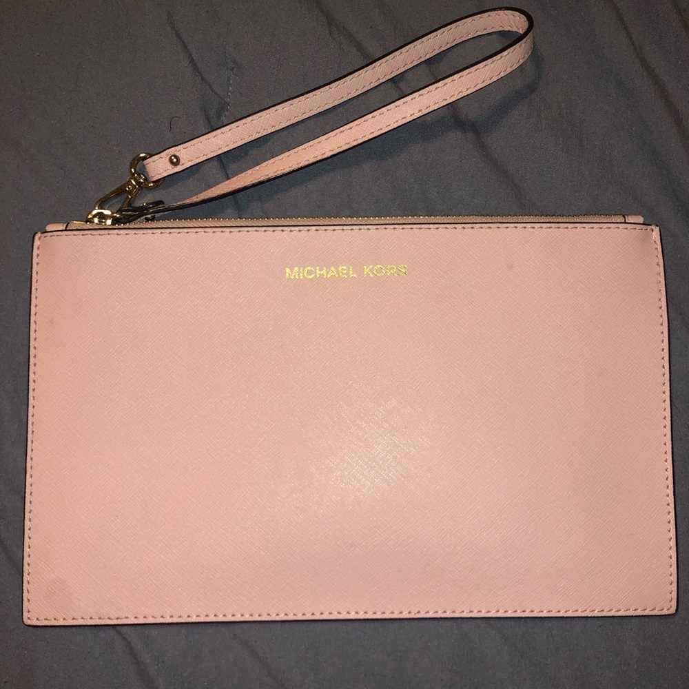 *****Sold *****Pink Michael Kors wristlet